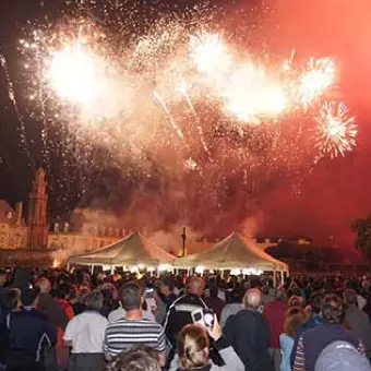 Barnum pliant utilisé pendant les festivités du 14 juillet