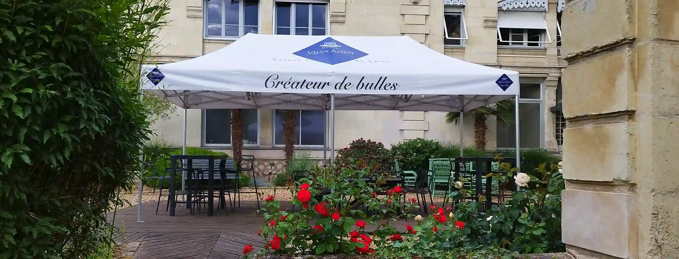 Utilisation d'une tente pliante sur une terrasse